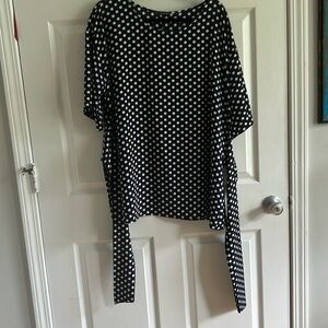 Navy and white polka dots. Size 1X. Never worn!